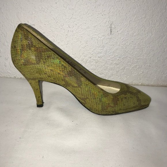 green leather charles jourdan heels - Picture 2 of 4